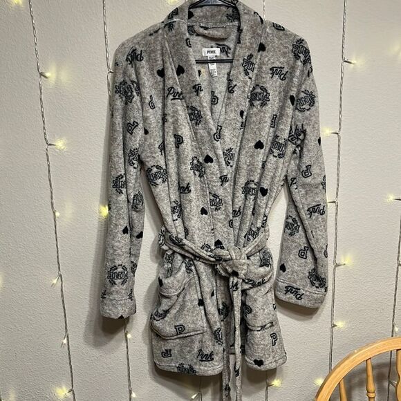 NWOT Victoria’s Secret PINK Cozy Gray Fuzzy Short Robe Size XS/S - Picture 1 of 6
